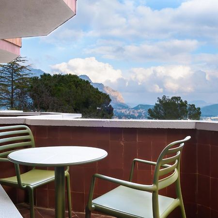Checkin Montserrat Collbató Екстериор снимка